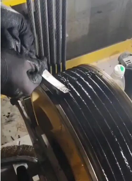 天冷了，这个钢丝绳去油泥装置怎么样？