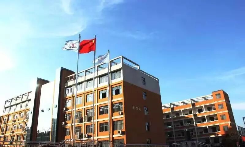 贵溪市美的学校简介