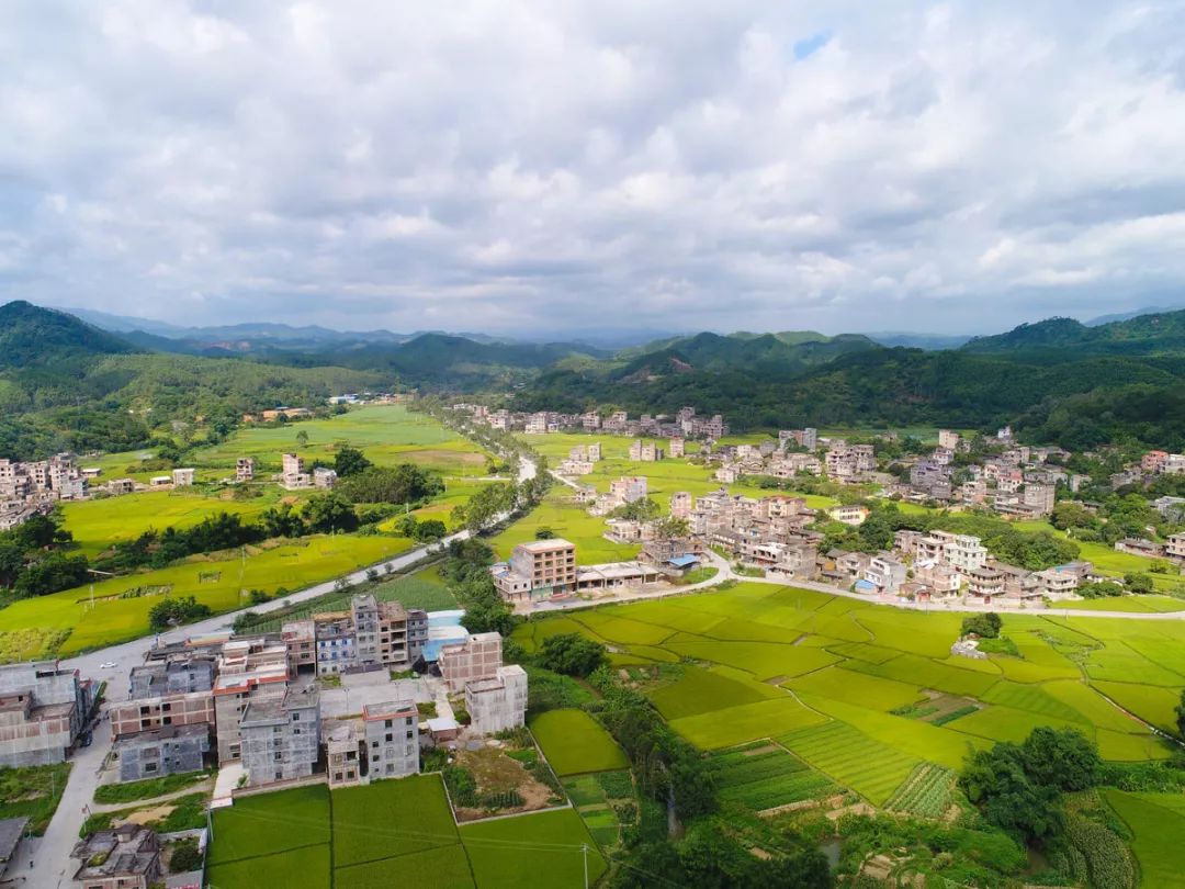 城隍鎮區遍及村落,河流肥沃的山水田園養育一方人大西村古村文化深厚