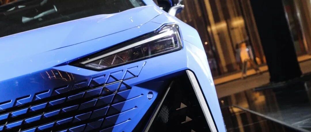 溜背+电动尾翼还带阀门排气，这才是年轻人的真运动！