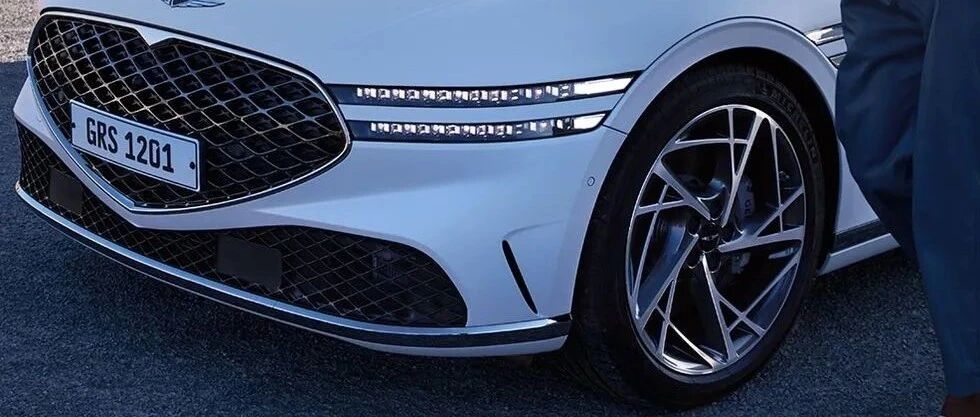 瞄着BBA打，这台纯进口旗舰够格吗