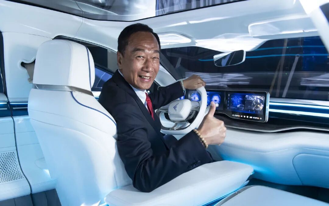 能坐8人的路虎卫士要来了富士康连发3辆新车