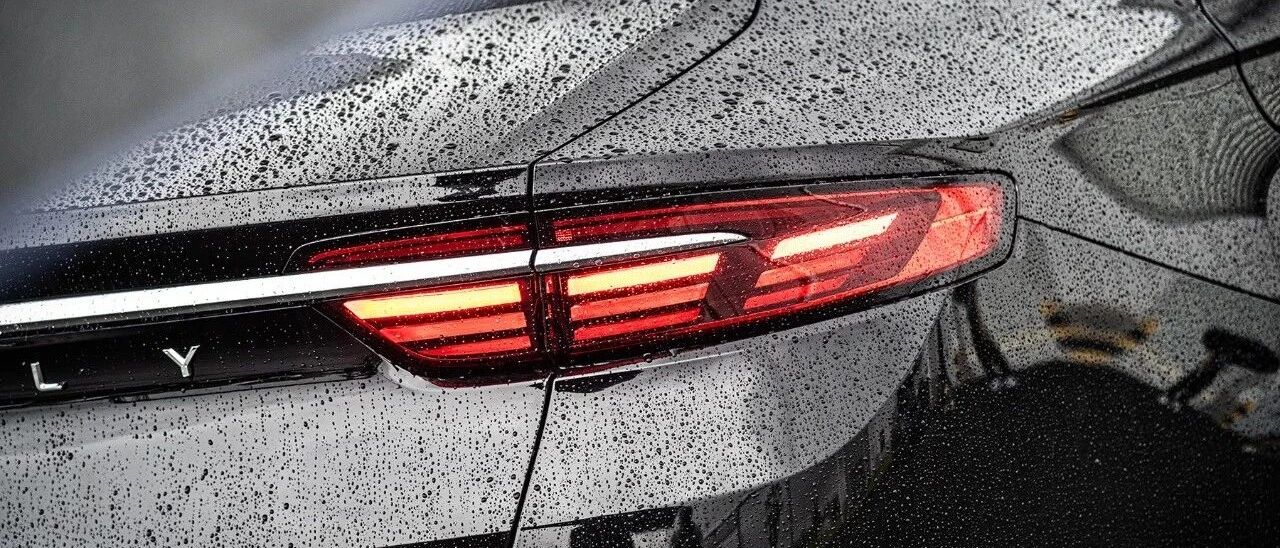 2800mm轴距+2.0T发动机只是A级车？ 吉利这款新车有点欺负人