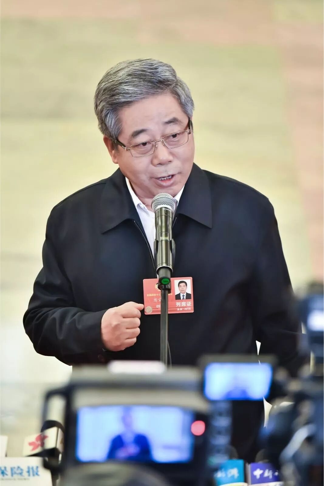 给教师提待遇!给家长解难题!教育部长发出两会"部长通道"第一声