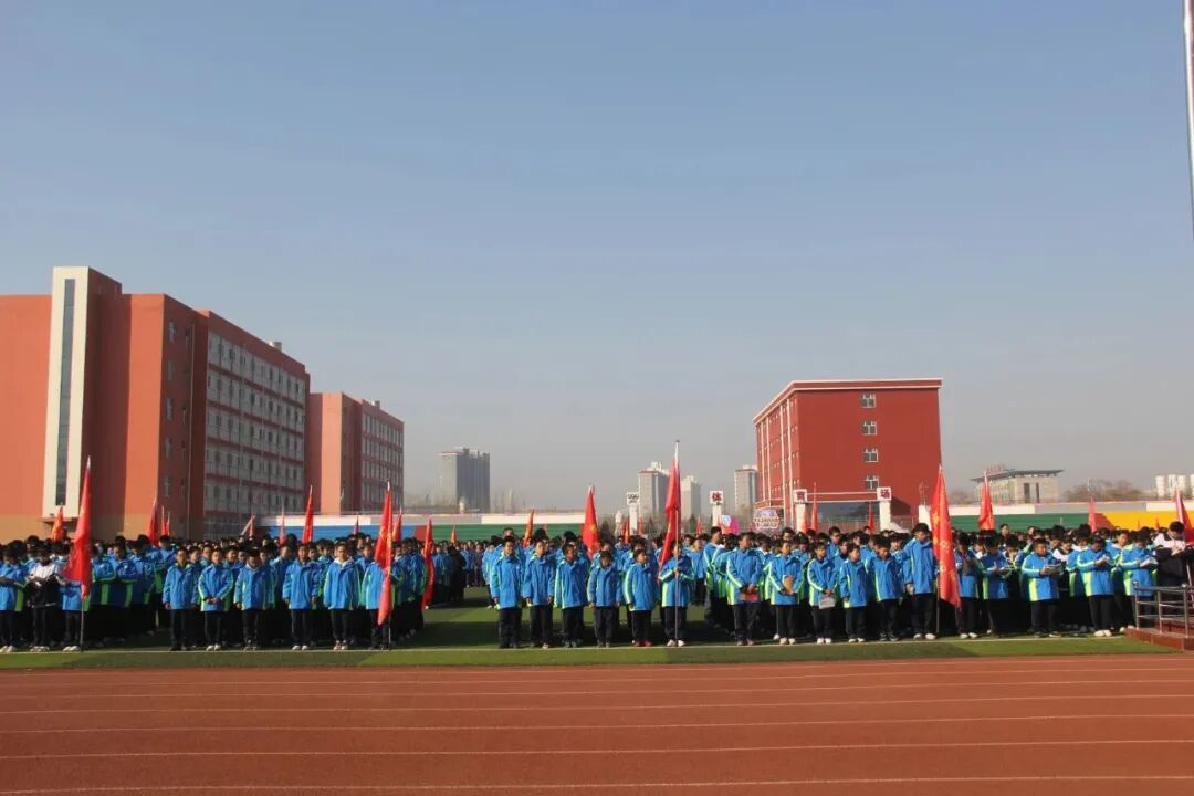 原平市北方现代双语学校举行升旗仪式