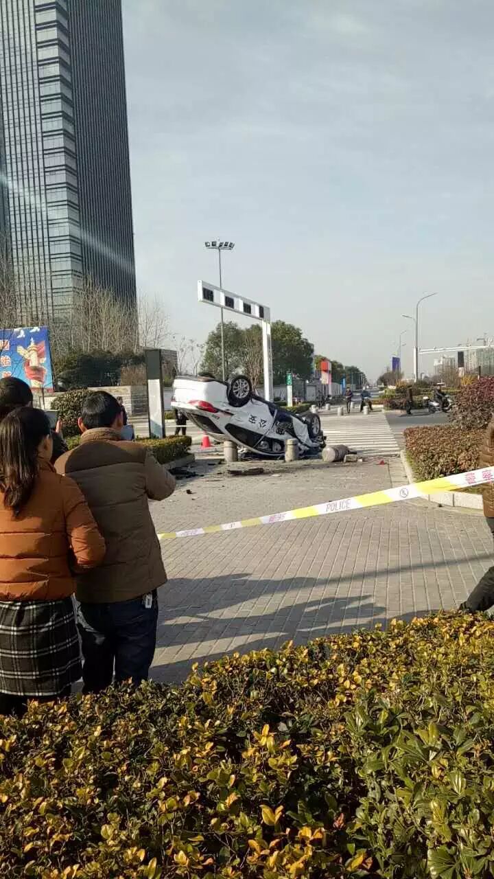 称2017年1月21日9时许,东台市公安局交警大队开发区中队民警丁玮(男