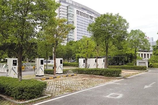 东莞市行政办事中心停车场充电站.jpg