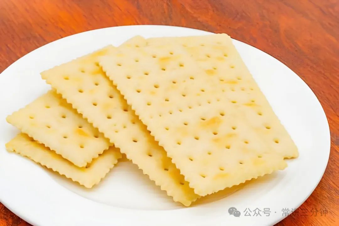 苏打饼上为什么要扎那么多洞