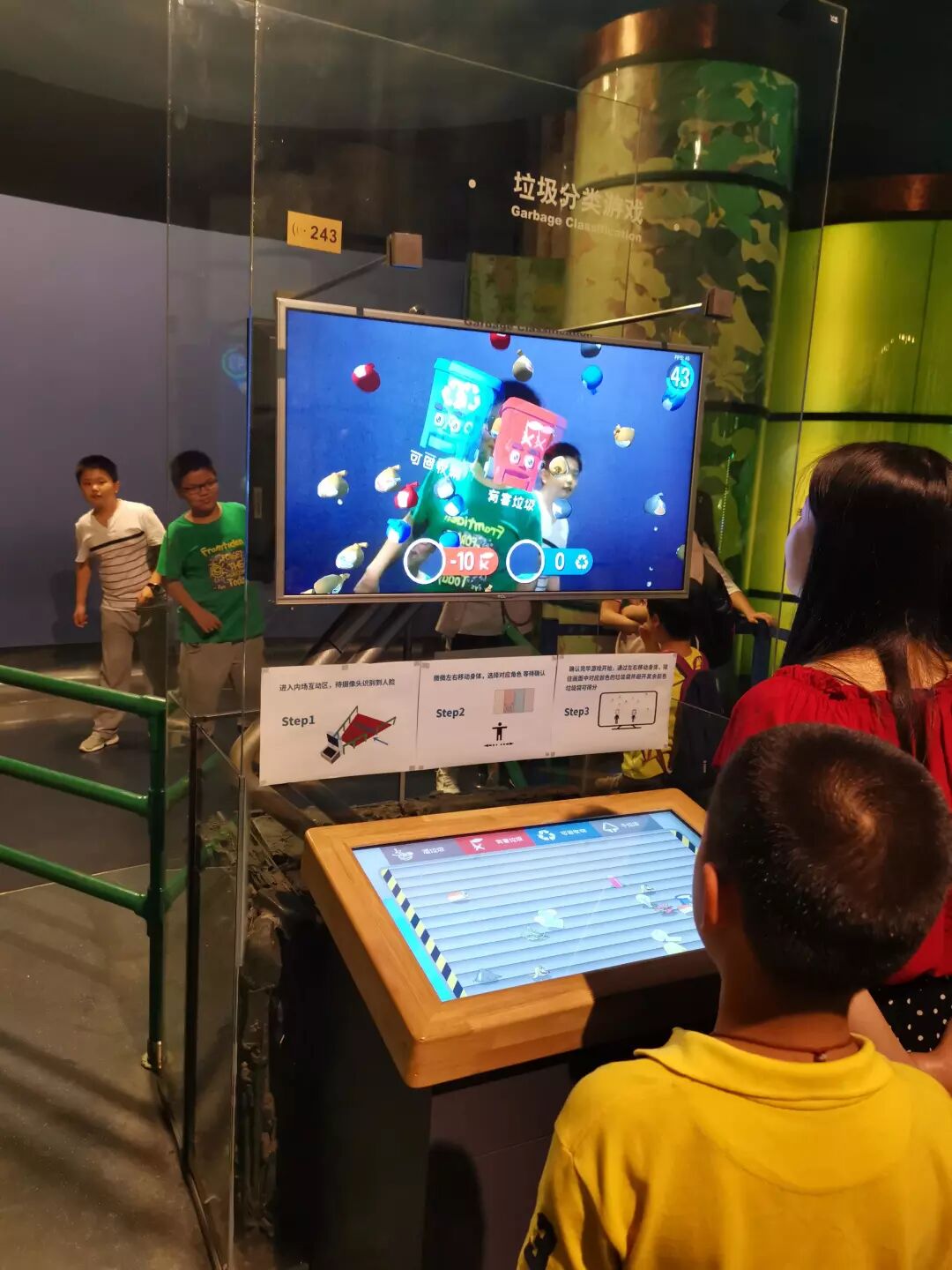 垃圾桶桶身标志_垃圾桶的回收标志怎么画_不可回收垃圾桶的标志图片