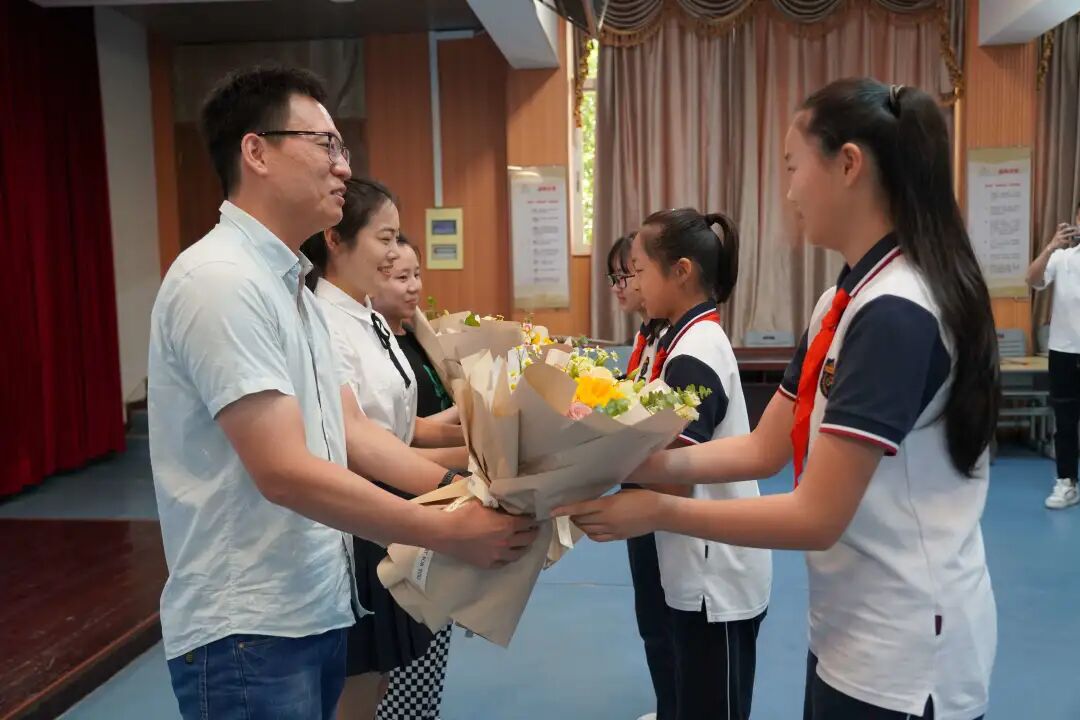 感念师恩逐梦前行记南汇小学2022届学生毕业典礼