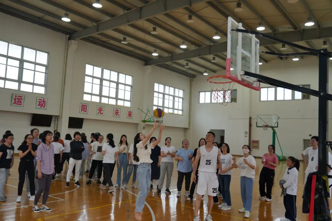 南汇小学第十二届篮球嘉年华之续篇教职工篮球趣味运动会