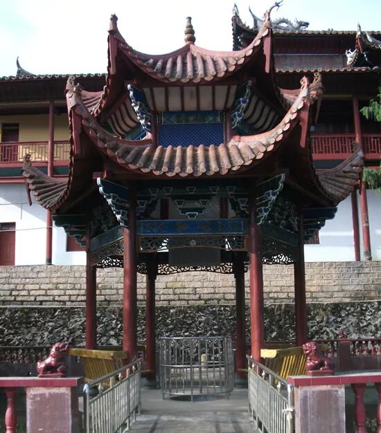传说将乐当地证觉寺极盛时,寺庙里共有一千根住子,显得凛然大气,很有
