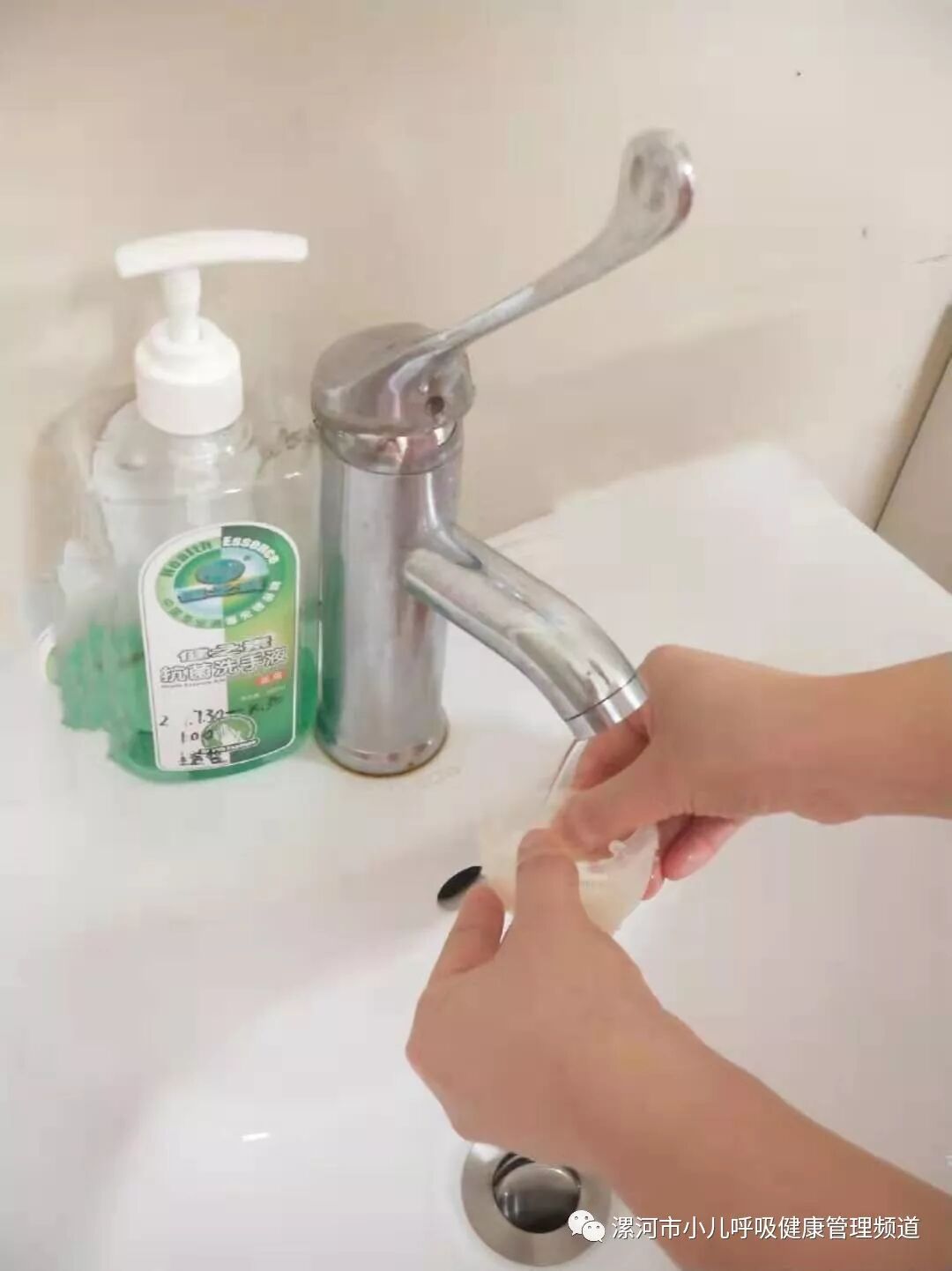 储雾罐怎么清洗储雾罐的使用指南（使用方法+视频）---漯河市儿童医院小儿呼吸内分泌科_https://www.jmylbn.com_新闻资讯_第6张