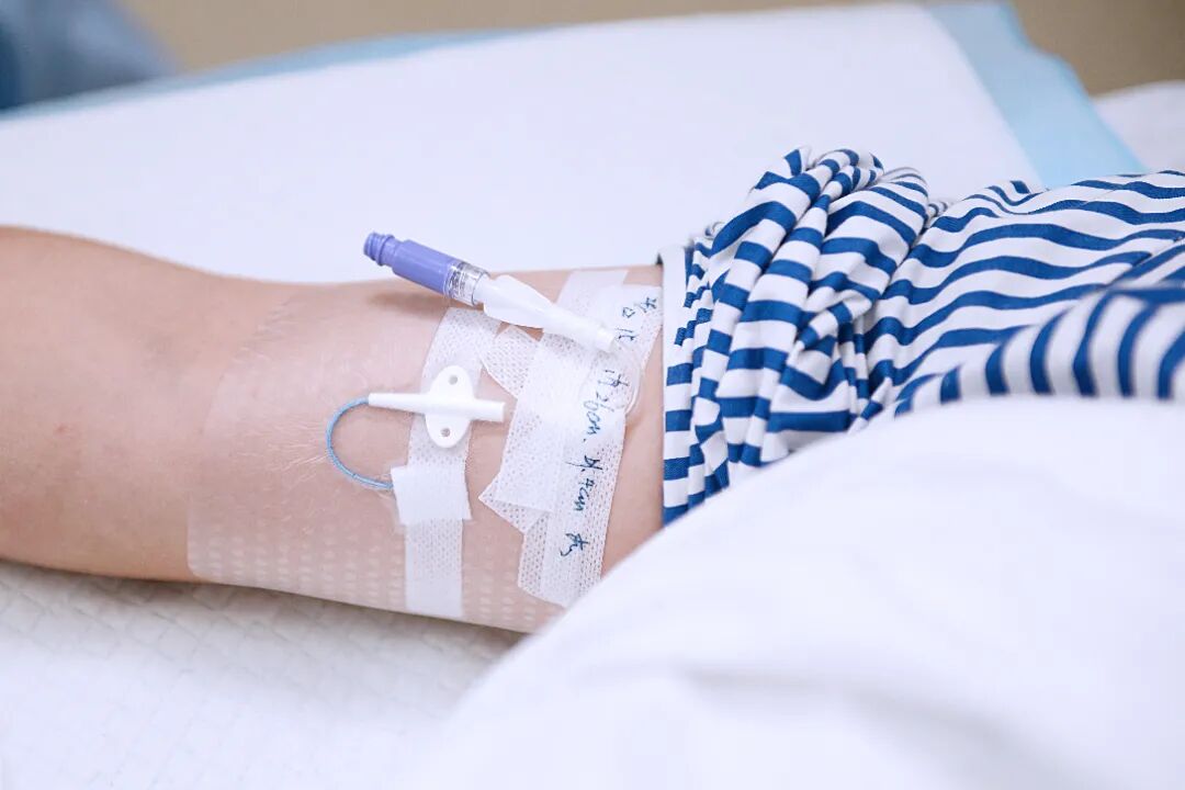 什么是医用导管固定贴通道VLOG｜中长导管和PICC这样固定，安全又牢固！_https://www.jmylbn.com_新闻资讯_第5张