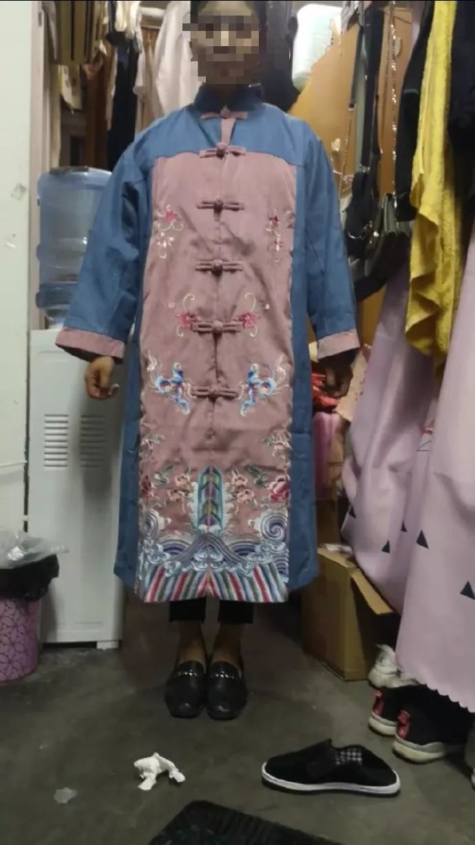 太惊险！鲸鱼竟在游艇边上跳舞！(图10)