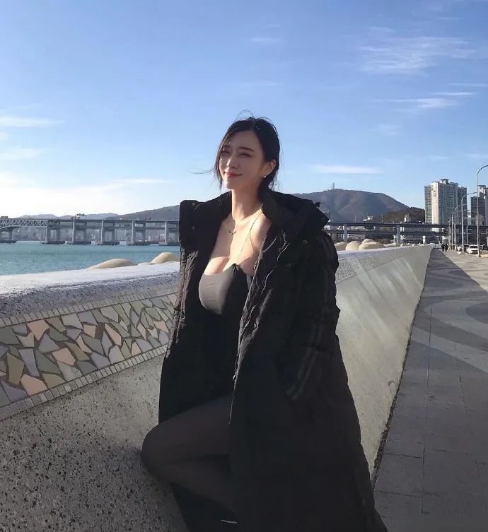 有些女生无论多冷,总有办法秀身材-微信头条网 有些女生无论多冷,总有办法秀身材
