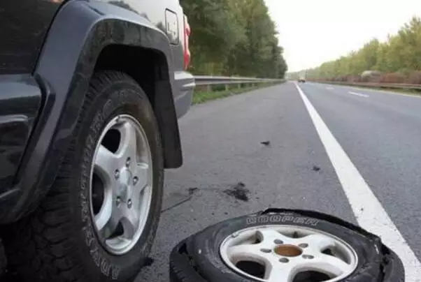 causes of flat tire
