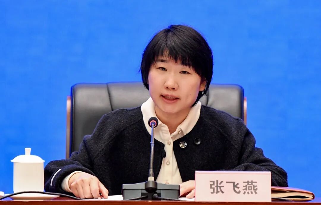 市财政局党组成员、副局长