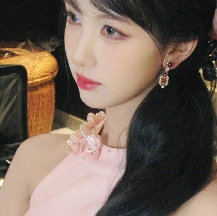 陈都灵现身杭州粉色系造型刷屏!&ldquo;水蜜桃版嘟嘟&rdquo; 梦回楚雨荨青春感