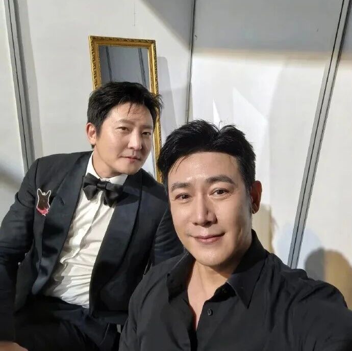 陆毅颁奖礼突然喊话郭京飞,台下笑疯