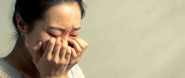 38岁妈妈崩溃：难言之隐竟遗传给了5岁女儿！更扎心的是...