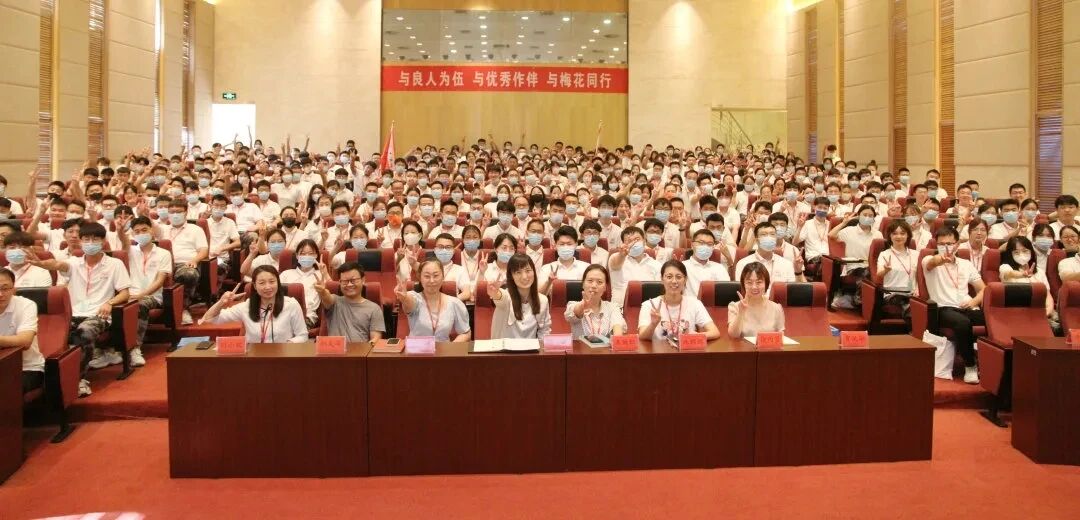 <p>与良人为伍与优秀作伴与梅花同行</p>
