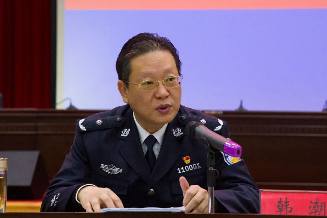 今天我们向警花致敬