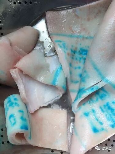 猪肉|【关注】一网友买到颜色“恶心”的猪肉，有点嫌弃...结果被怼了