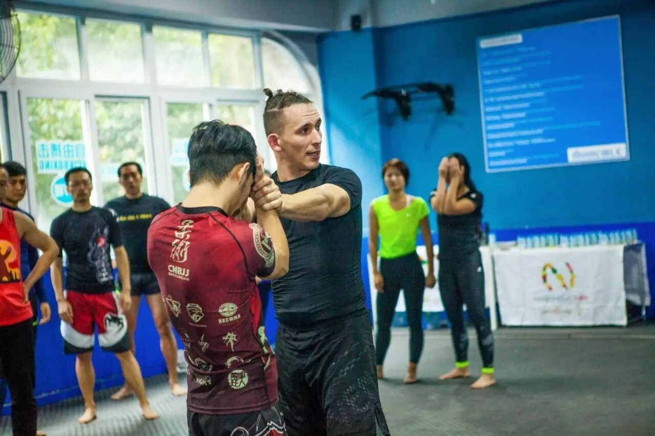 被誉为搏击运动中的"十项全能"集观赏性,娱乐性,竞技性于一体泰拳