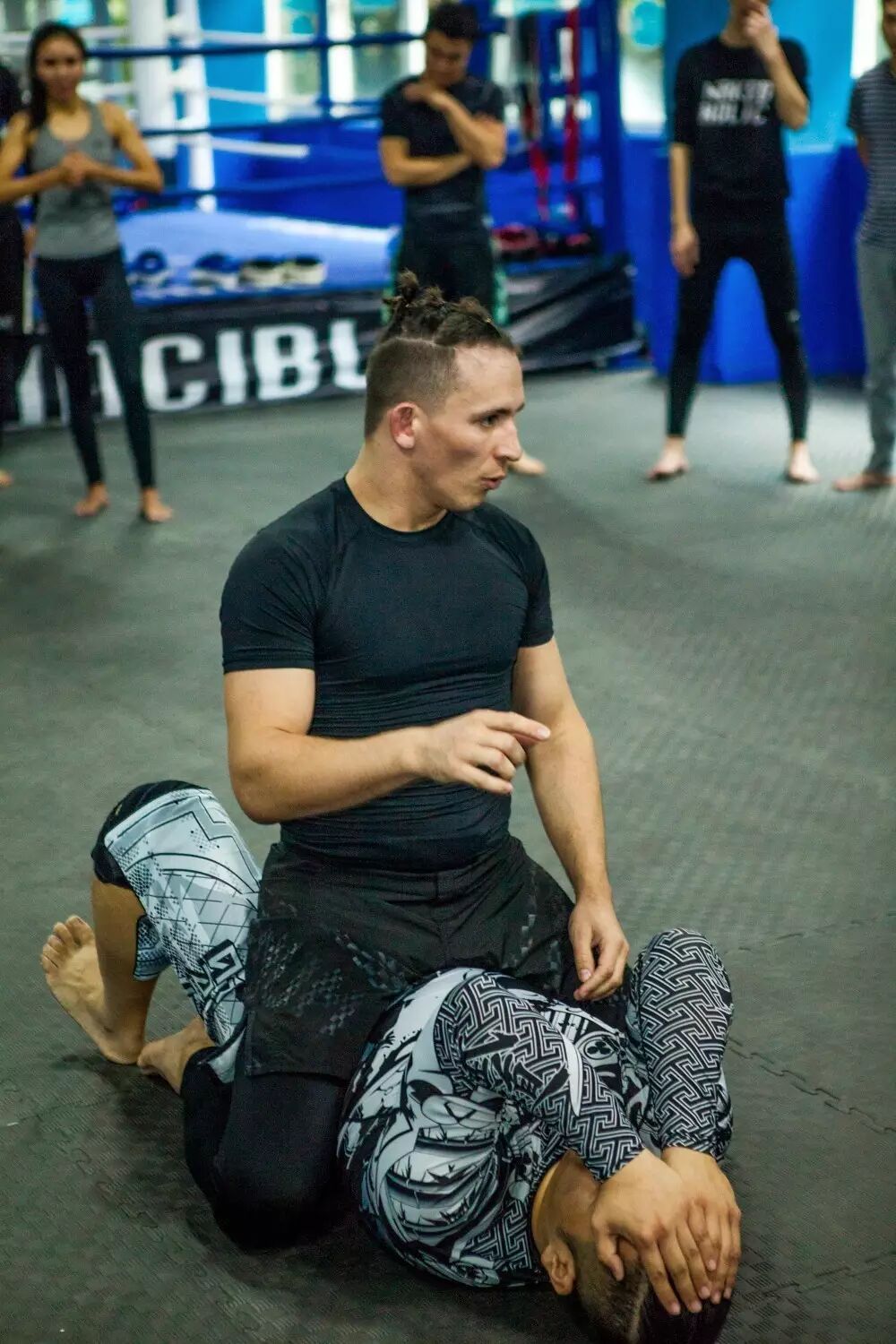 运动搏击格斗invincible综合格斗防身术燃烧身体的每一个细胞