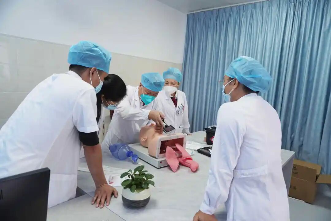 为什么购买可视硬性喉镜【内二科新技术】广东医科大学附属医院城月医院内二科护理团队开展可视喉镜下吸痰护理技术_https://www.jmylbn.com_新闻资讯_第3张