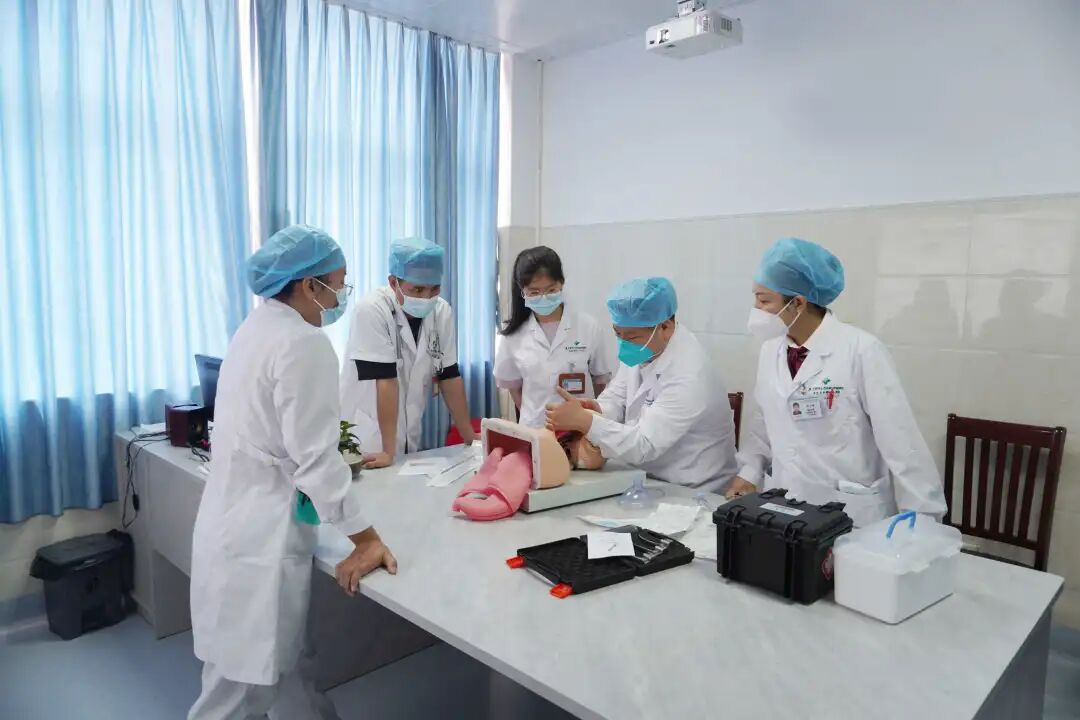 为什么购买可视硬性喉镜【内二科新技术】广东医科大学附属医院城月医院内二科护理团队开展可视喉镜下吸痰护理技术_https://www.jmylbn.com_新闻资讯_第2张