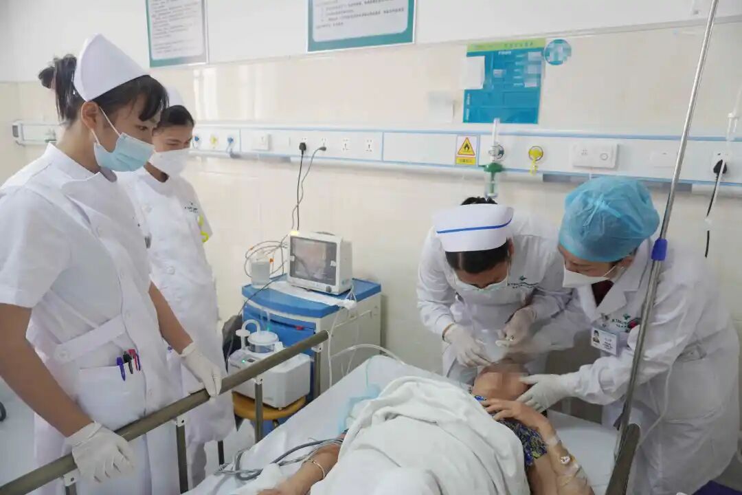 为什么购买可视硬性喉镜【内二科新技术】广东医科大学附属医院城月医院内二科护理团队开展可视喉镜下吸痰护理技术_https://www.jmylbn.com_新闻资讯_第9张