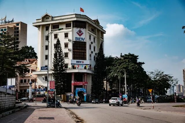 越南收款防冻卡解决换汇难 合规平台开本地账户结汇提现