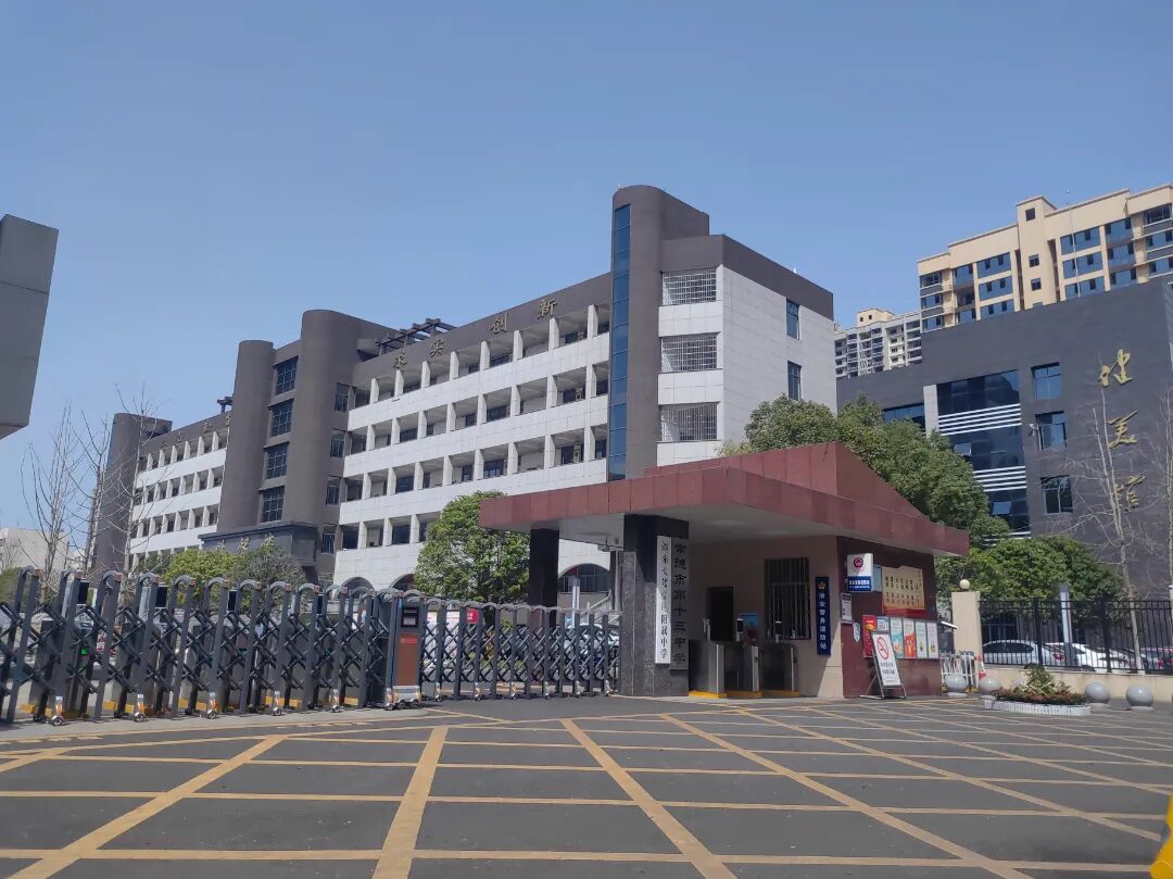学校校门1.jpg