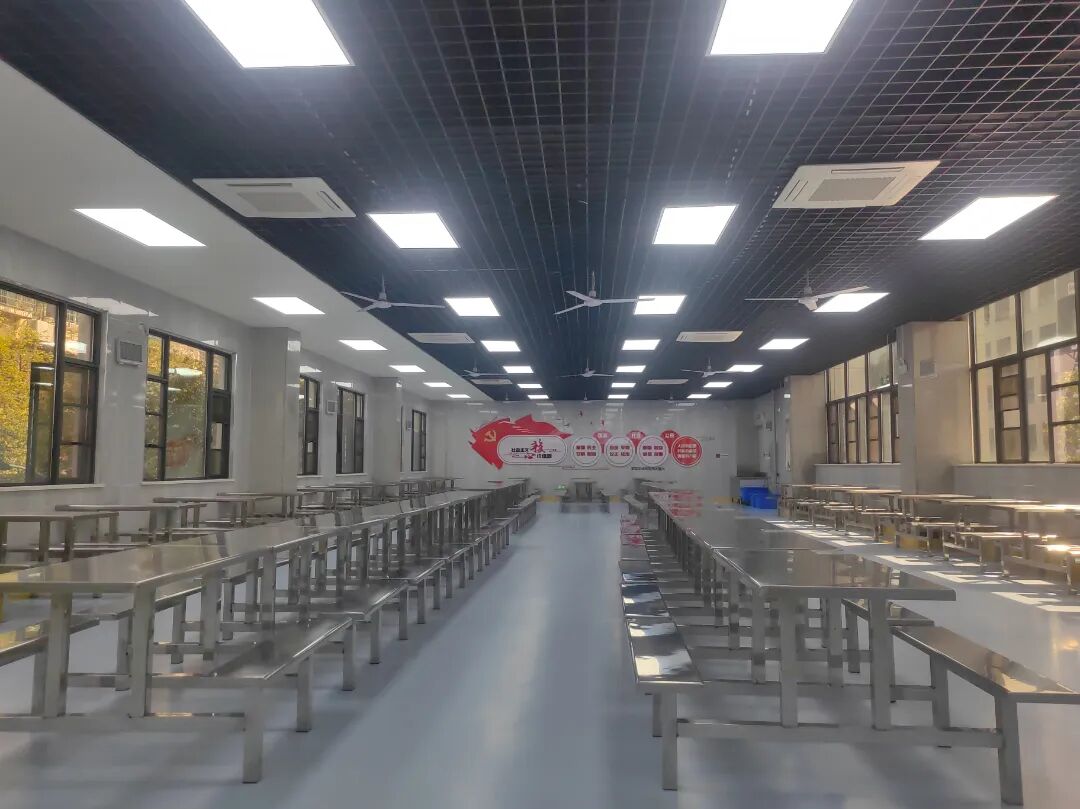 学校食堂1.jpg