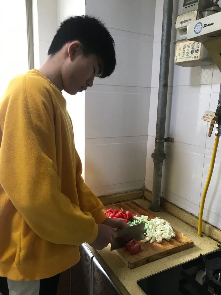 1、高一5韩艺登在制作美食 (复制).jpg