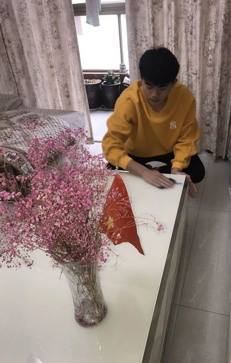 3、高一5韩艺登在打扫房间 (复制).jpg