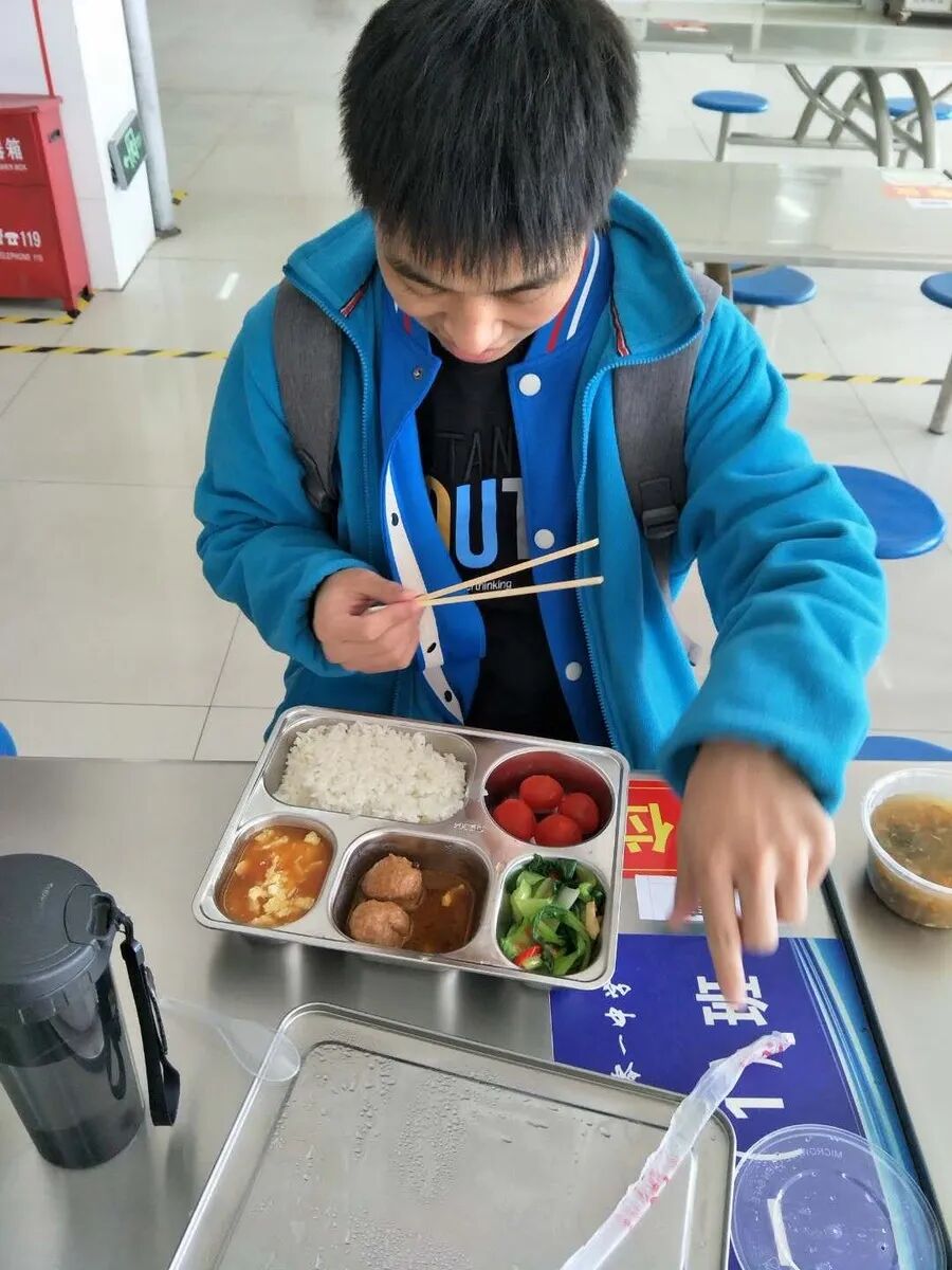 09学生午餐.jpg