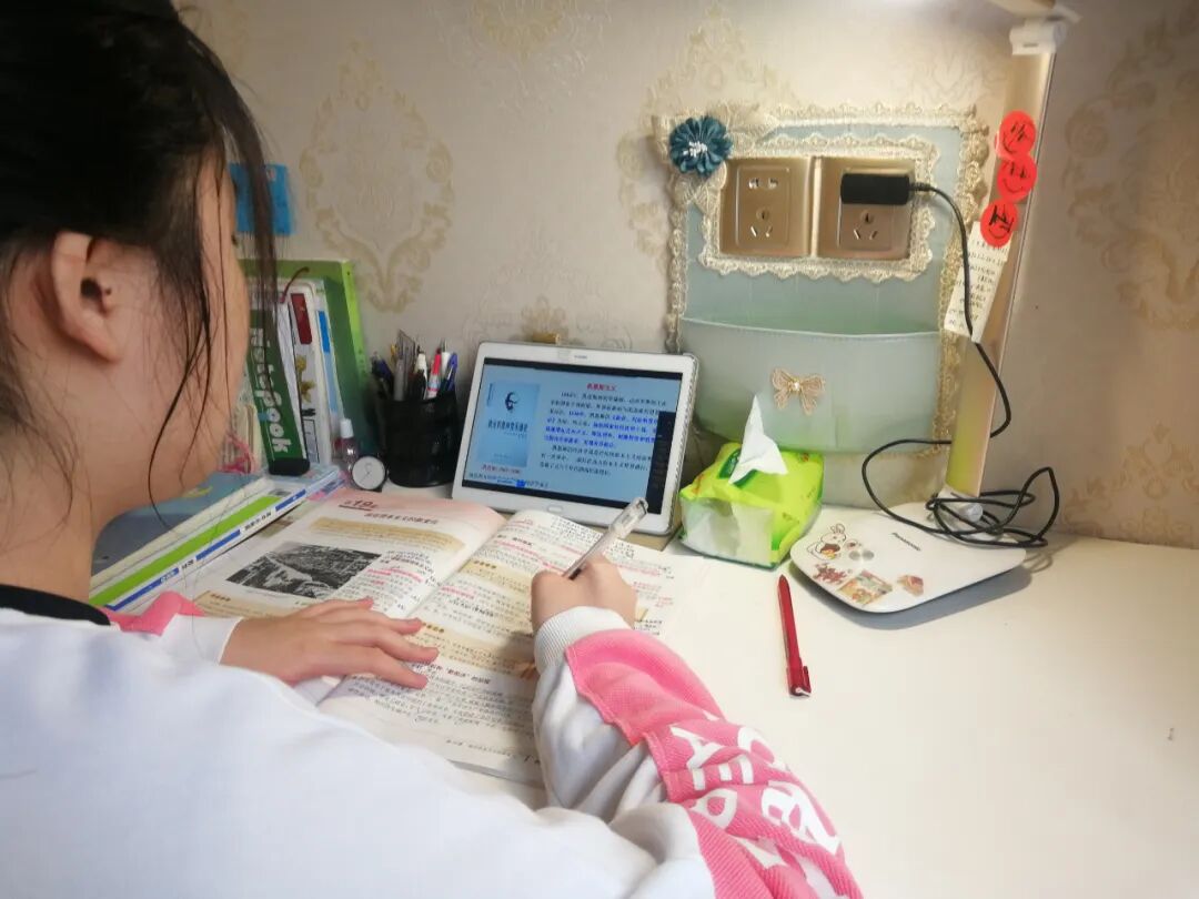 高一12班刘一琳照片 (复制).jpg