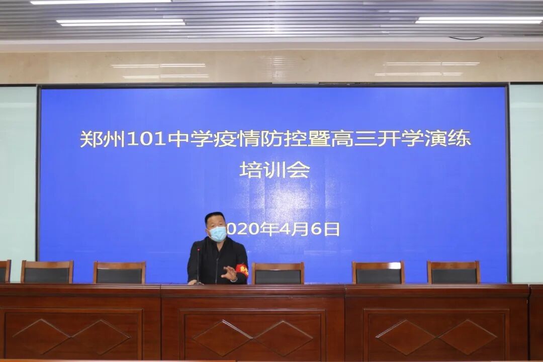 2李国喜校长进行演练动员 (复制).JPG