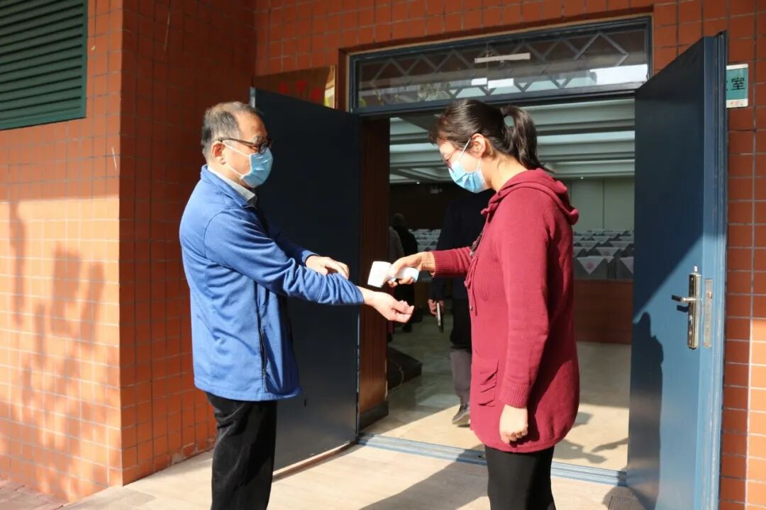 1会前测量体温 (复制).JPG