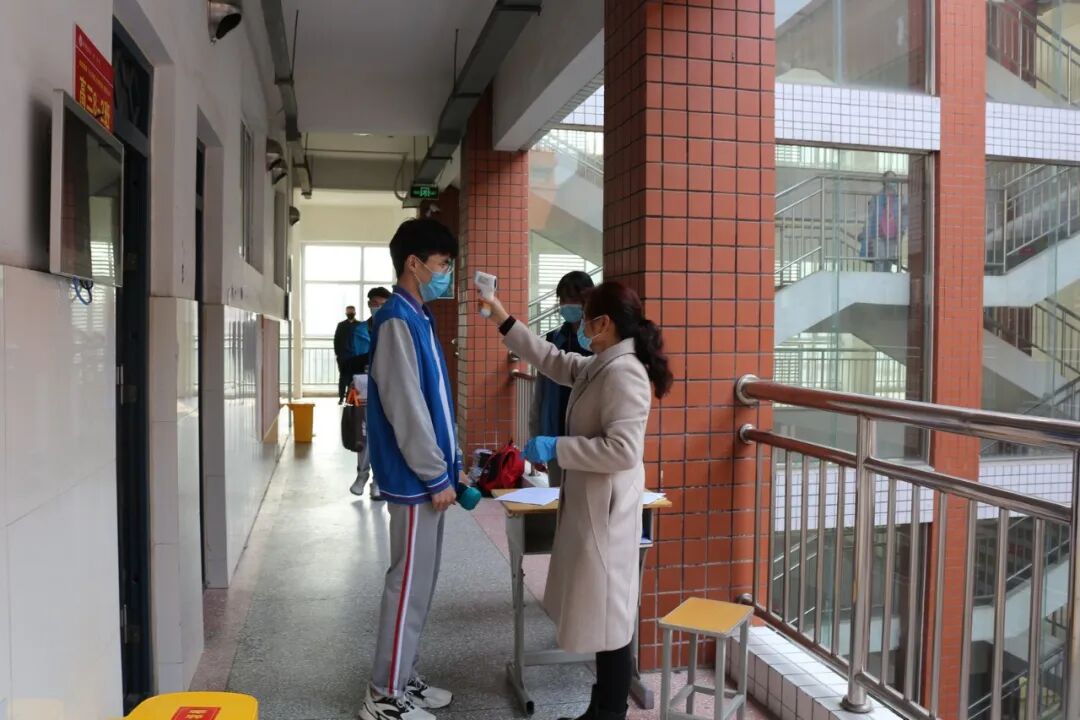 9入班前再次测温 (复制).JPG