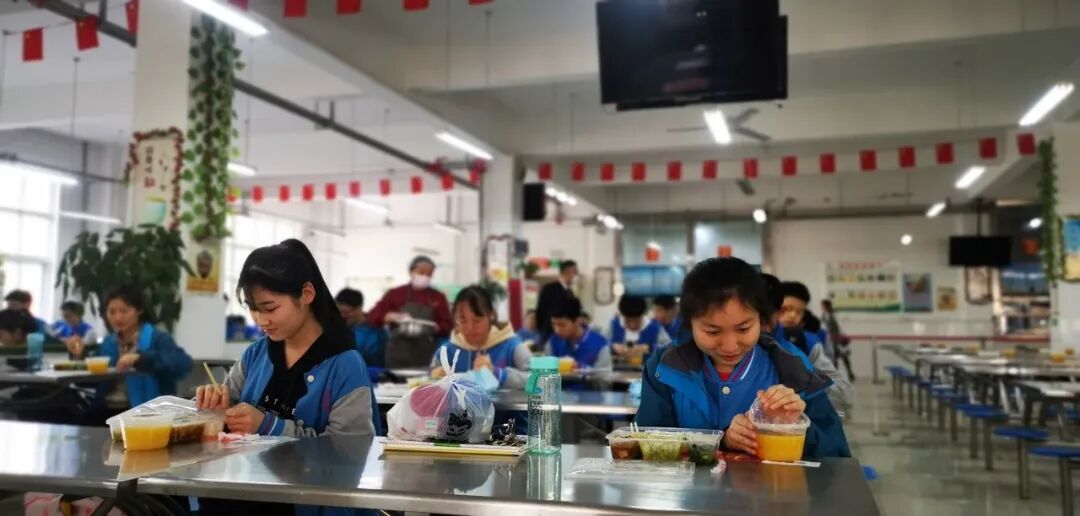 12就餐啦 (复制).jpg