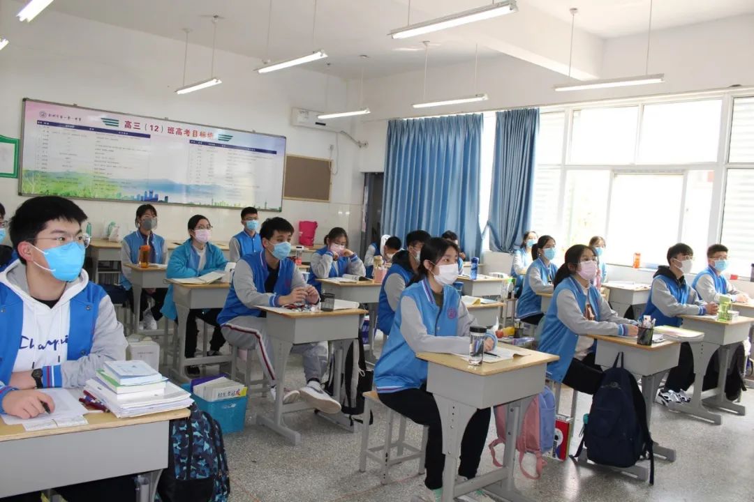 冲寒已觉东风暖郑州101中学举行开学第一课