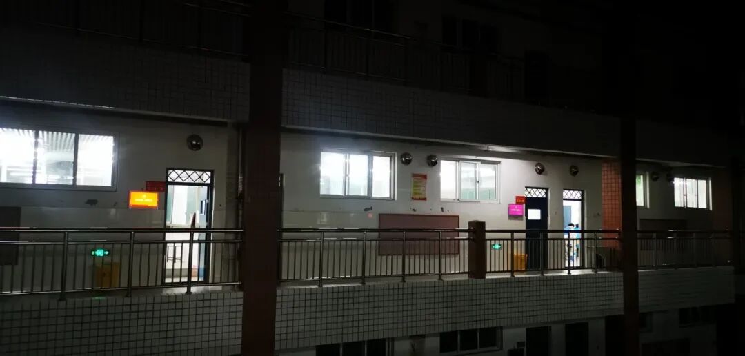 18晚上十点钟的教学楼 (复制).jpg