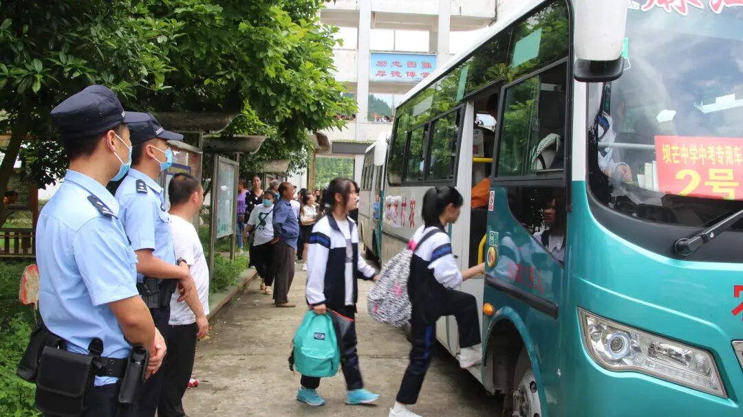 中考加油05麻江县宣威中学宣威中学的初三学子们也在学弟学妹以及老师