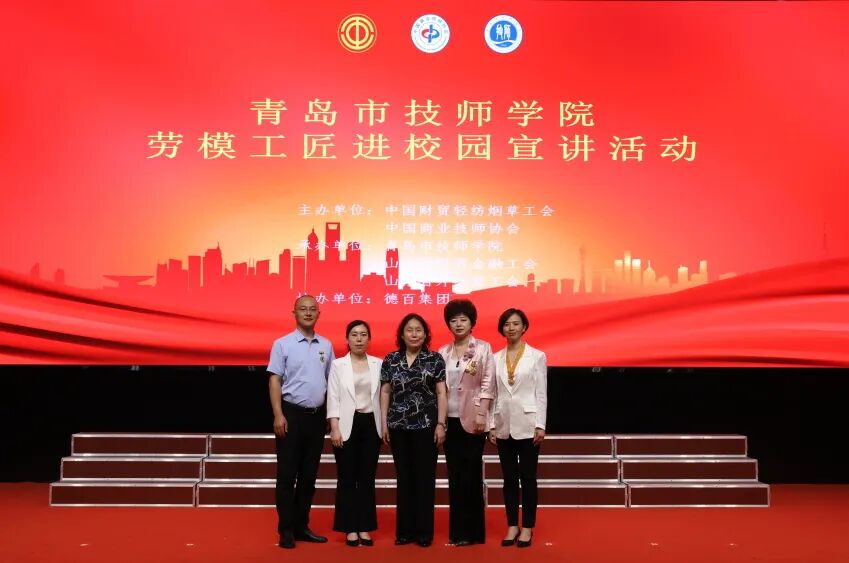 "青岛市技师学院的一位学生说道.