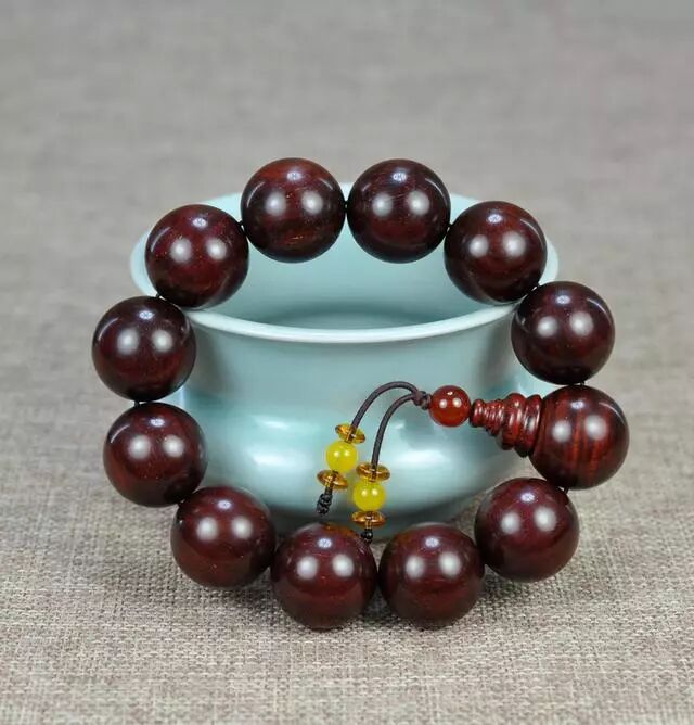 小叶紫檀手串的养生效果有多少