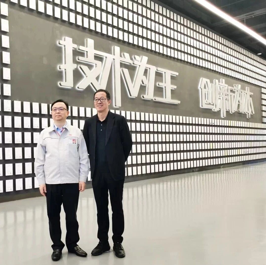 王传福向俞敏洪亲手交车  比亚迪汉EV精英车主阵营再壮大